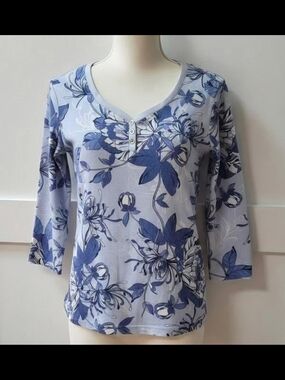 Karen Scott Light Blue Floral Henley Top Size PP